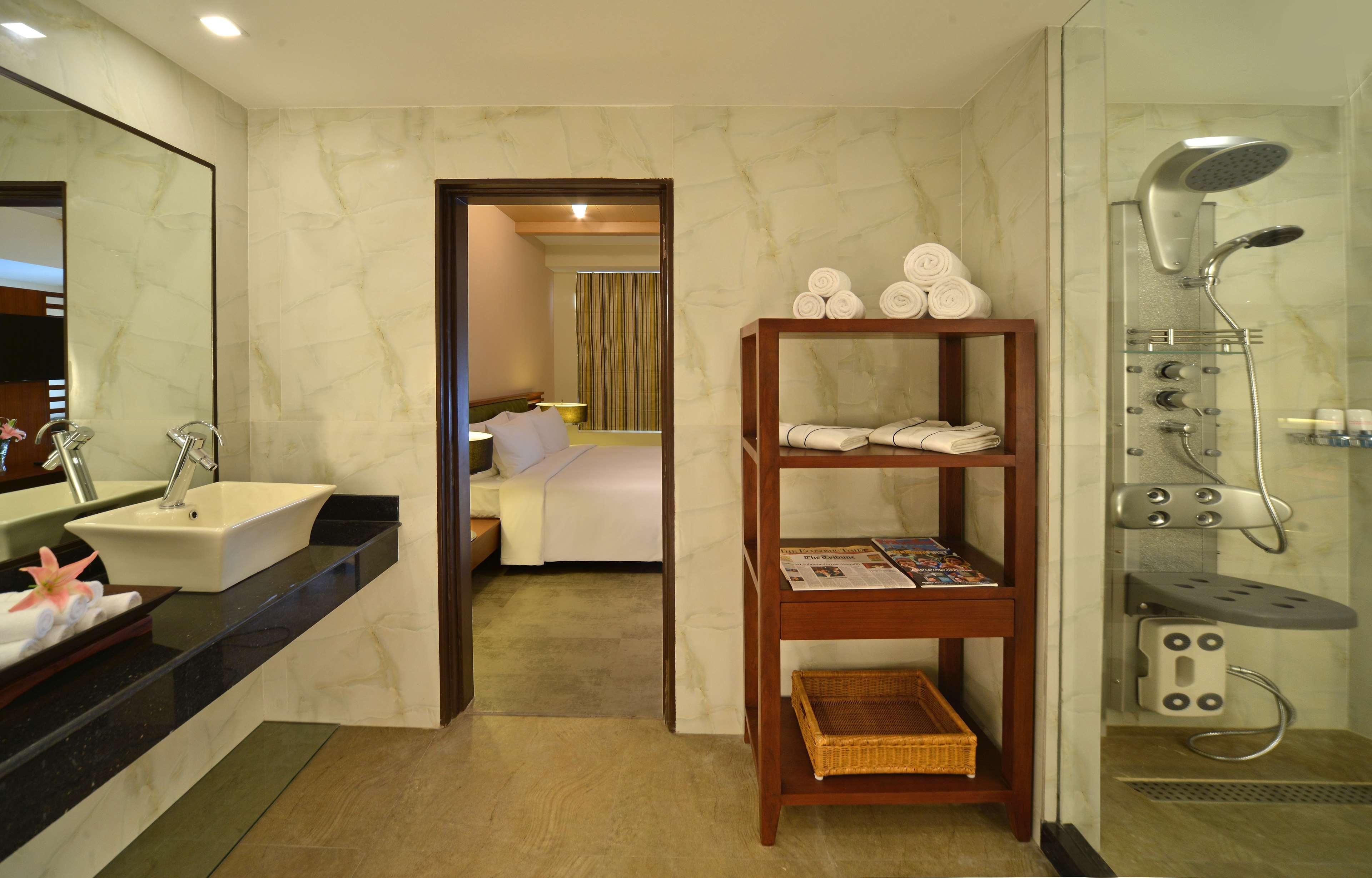Park Inn By Radisson Amritsar Airport Bagian luar foto